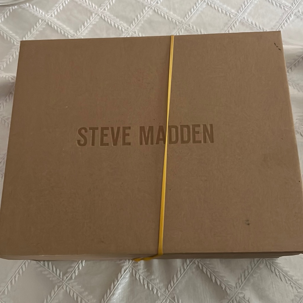 Steve Madden Brand New Sneakers
